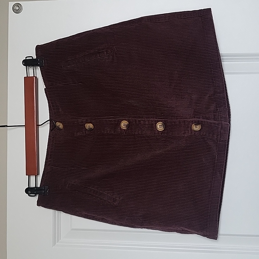 NWTs YMI Midi Skirt - Corduroy material - burgandy color - size 7/28